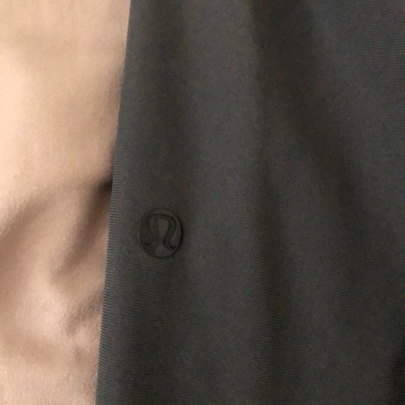 Men’s Lululemon casual shorts - Picture 3 of 3